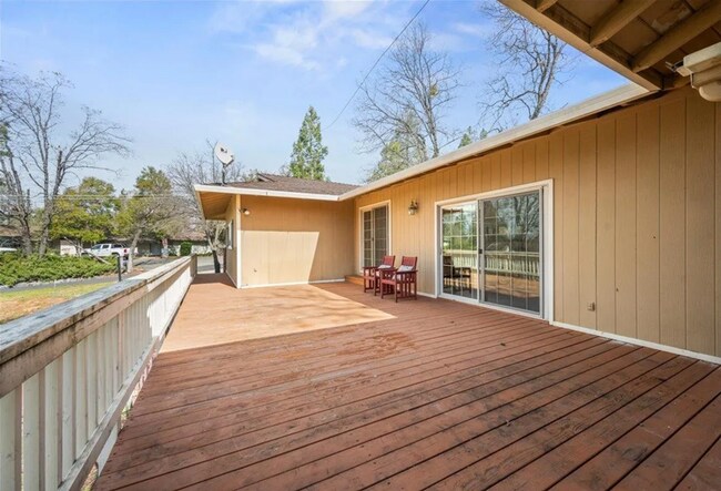 Building Photo - 419 Greenwood Dr