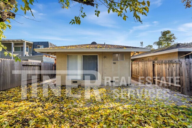 Building Photo - 917 Bell St