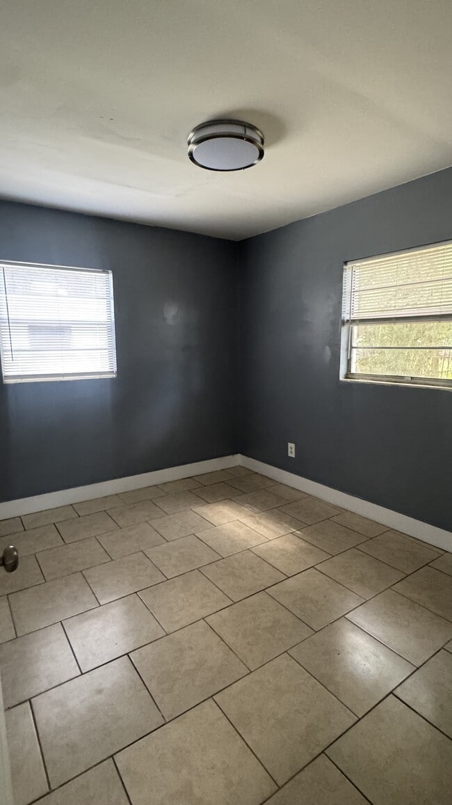 Building Photo - 1056 Maynard St