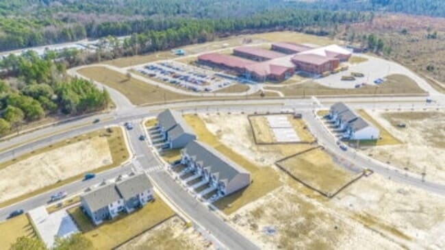 Building Photo - 205 Maddox Dr