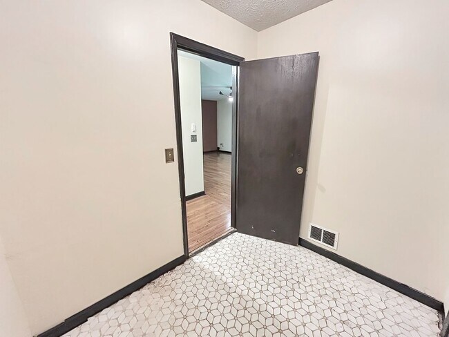 Building Photo - 3 BR Wooded Retreat in the Heart of East Cobb!