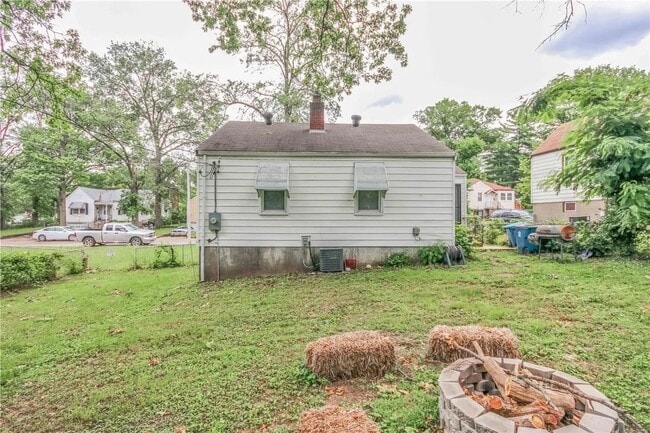 Building Photo - Charming 2-Bedroom Home