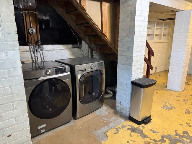 Building Photo - 5009 E Seminary Ave