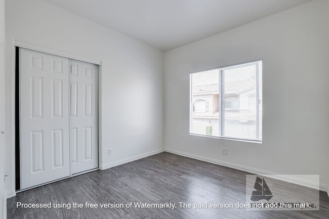 Building Photo - Gorgeous End unit in Rancho Santa Margarita!