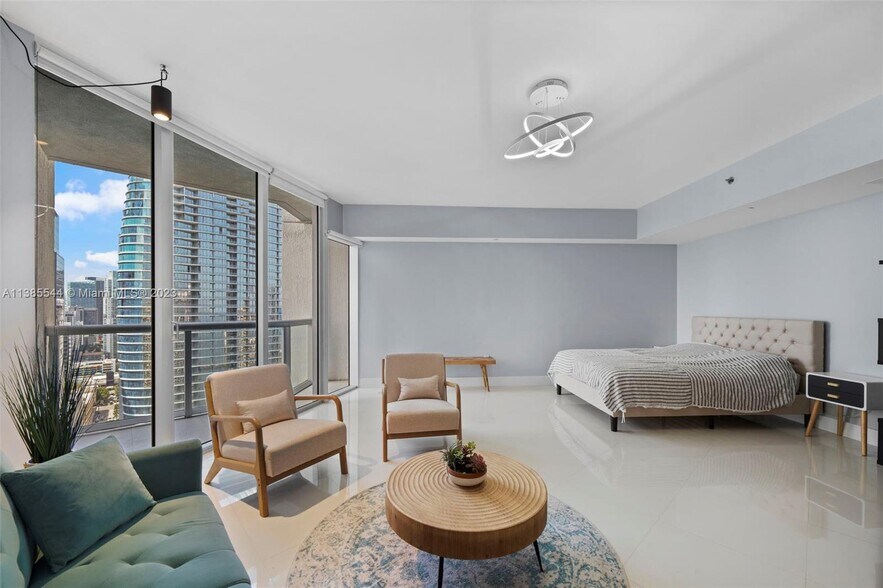 Building Photo - 475 Brickell Ave