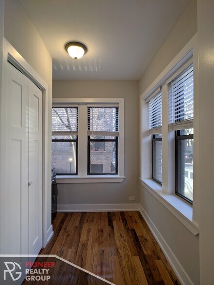 Building Photo - 3720 N Pine Grove Ave