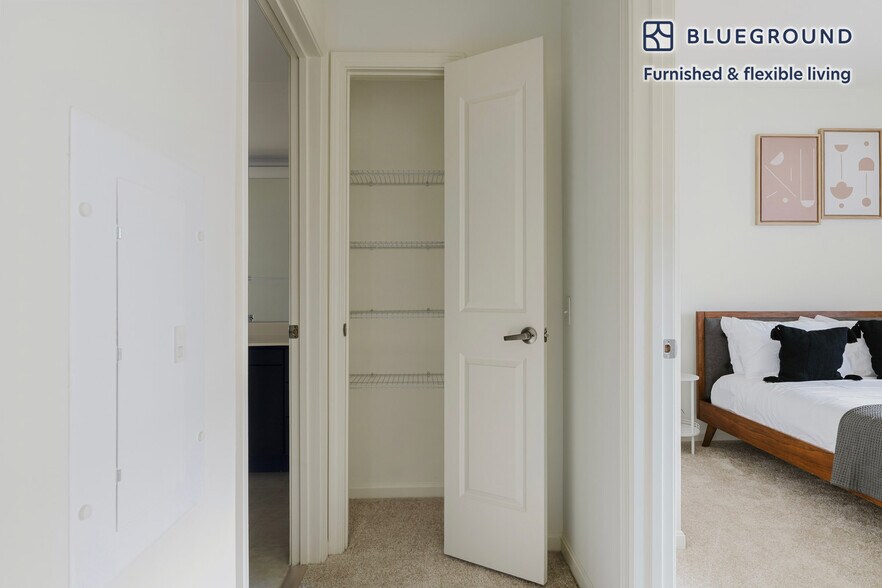 Building Photo - 333 Great River Rd