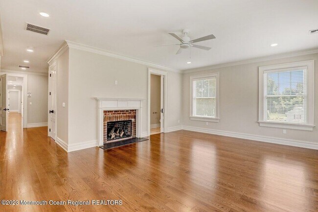 Building Photo - 489 Sycamore Ave