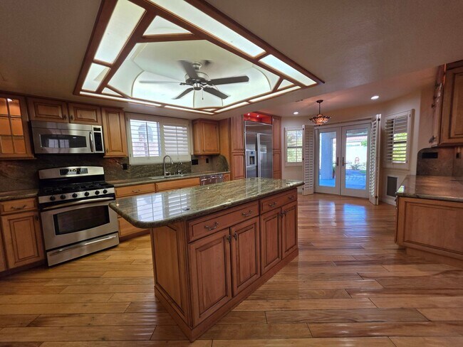 Building Photo - Spacious Home in the Heart of Green Valley