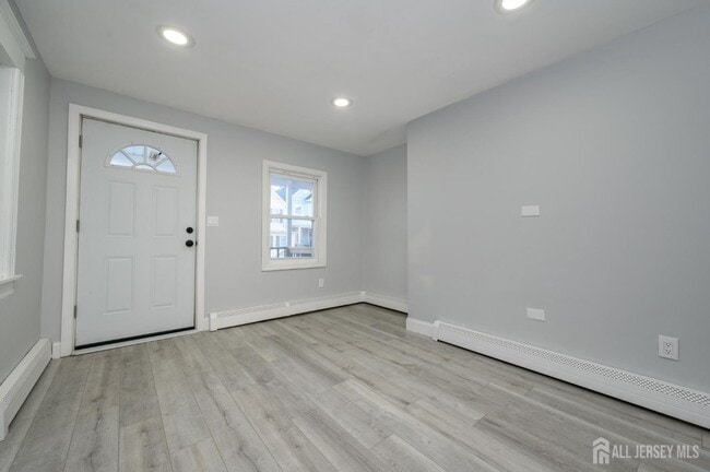 Building Photo - 408 David St