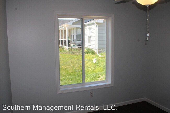 Building Photo - 2 br, 1 bath House - 490 A Windsor Rd