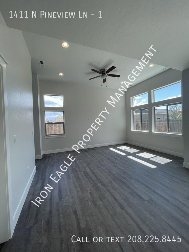 Building Photo - 1411 N Pineview Ln