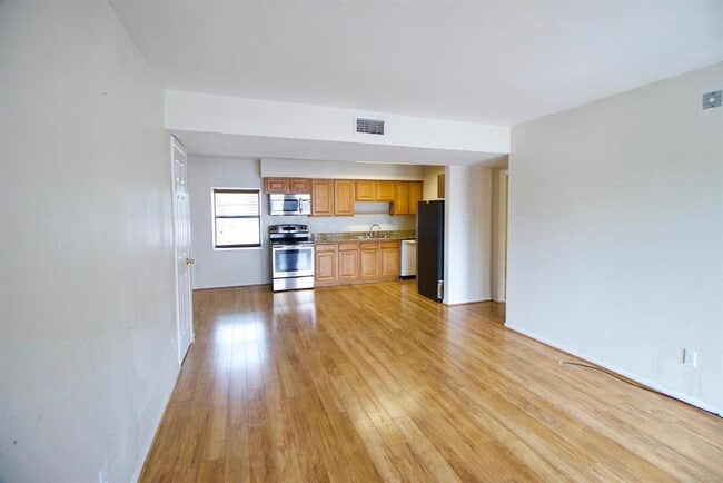 Building Photo - 5929 Queensloch Dr