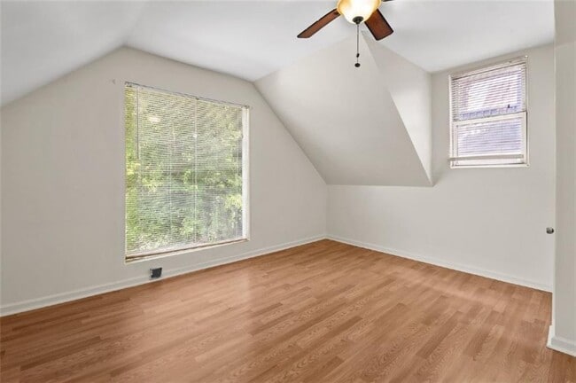 Building Photo - 153 Little St SE