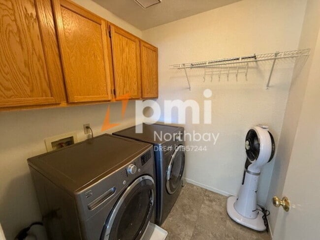 Building Photo - 201 Sea Crest Cir