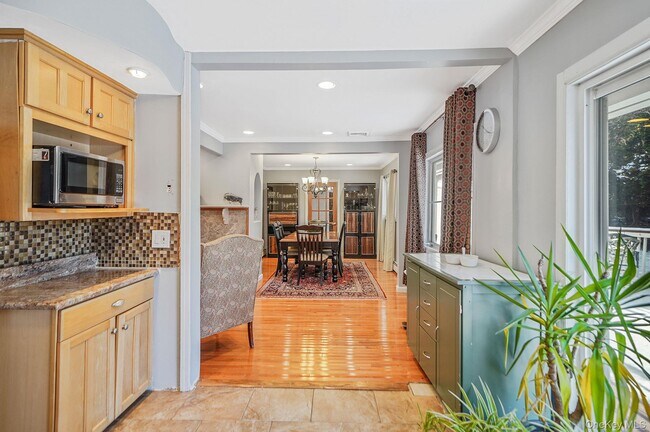 Building Photo - 6 Fairfields Ln