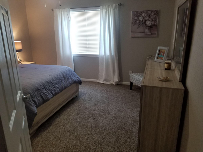 Spacious bedroom (furniture not included) - 1822 Avenue M 1/2