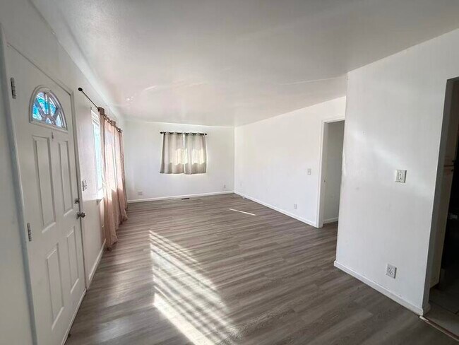 Building Photo - 1607 S Mack Smith Rd