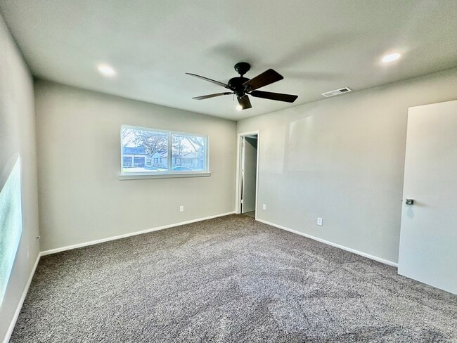 Building Photo - 434 Beverly Dr