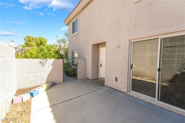 Building Photo - 505 Escoto Pl