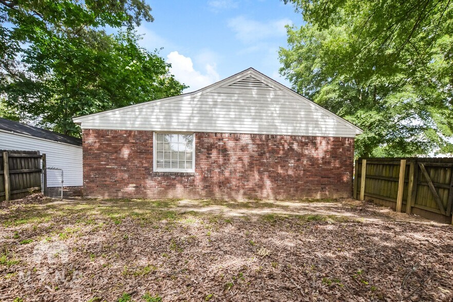 Building Photo - 2154 Ashland Dr