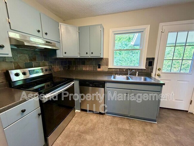 Building Photo - 7707 Canyon Dr