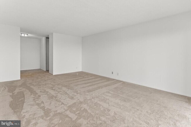 Building Photo - 5903 Mt Eagle Dr