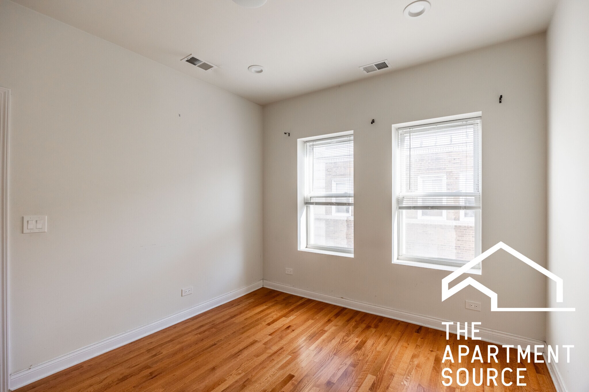 Building Photo - 1157 W Lunt Ave