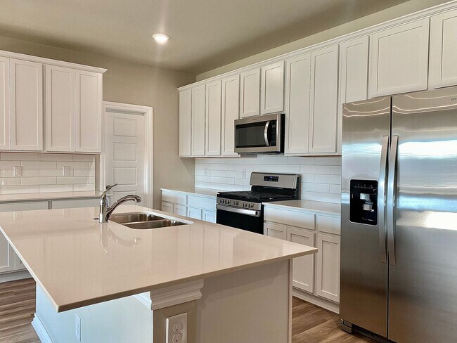 Building Photo - 4 Bed 2 Bath, w/Office in Deer Creek Schools