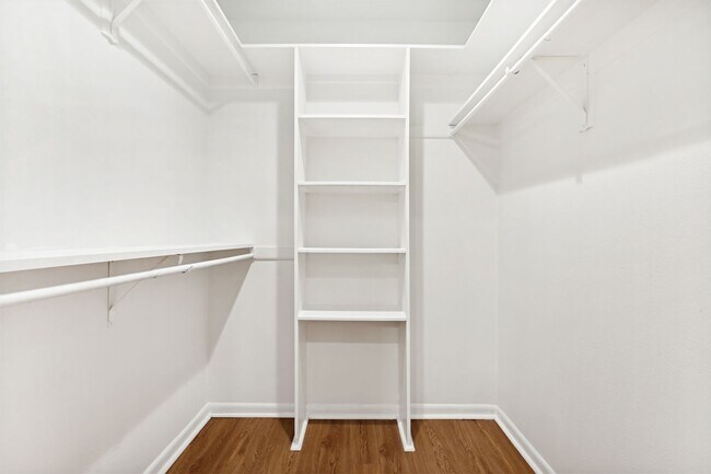 Building Photo - GROUND-FLOOR 2-BEDROOM ALAMO HEIGHTS CONDOMINIUM