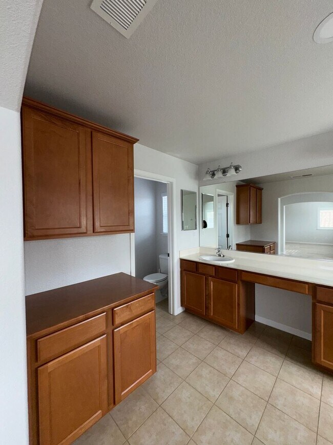 Building Photo - Looking for a Great Place to live?