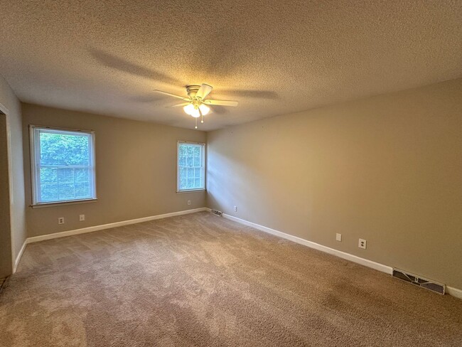 Building Photo - Exclusively Offered By Muse Realty Rentals...