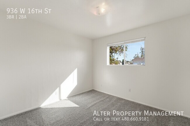 Building Photo - 936 W 16th St