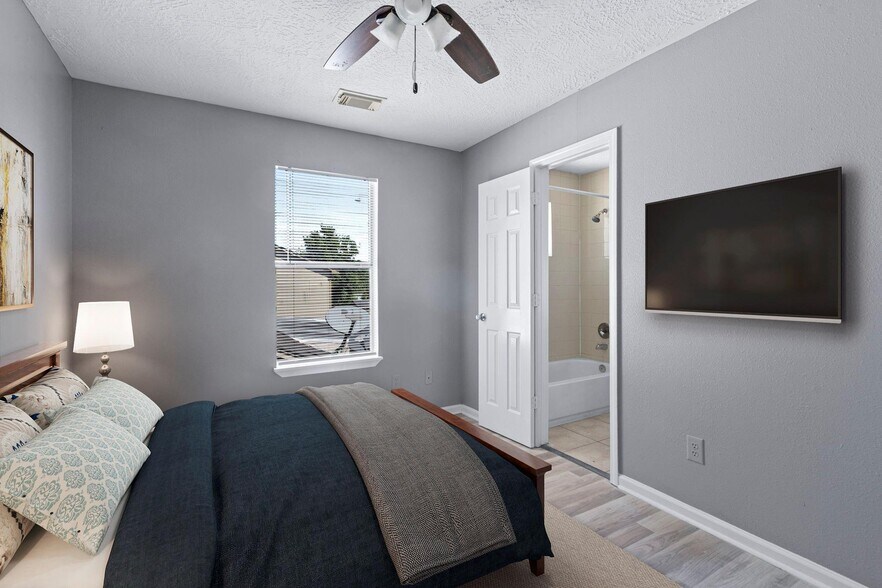 Virtually staged - 12326 Kings Chase Dr