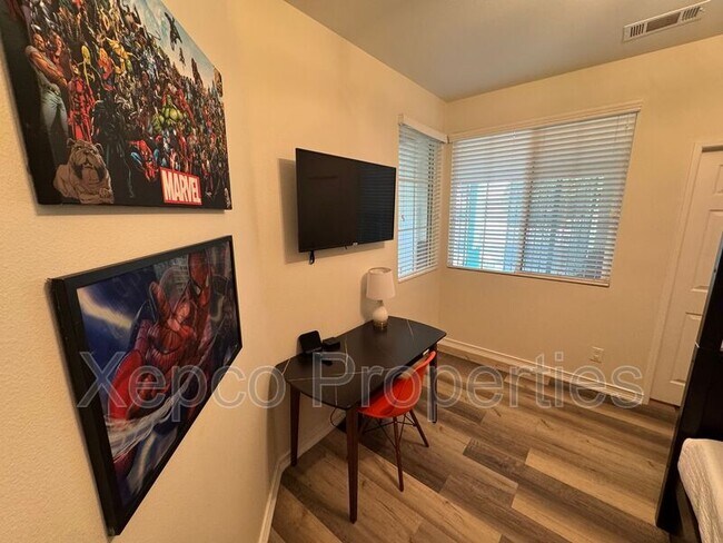 Building Photo - 80746 Diamondback Trail
