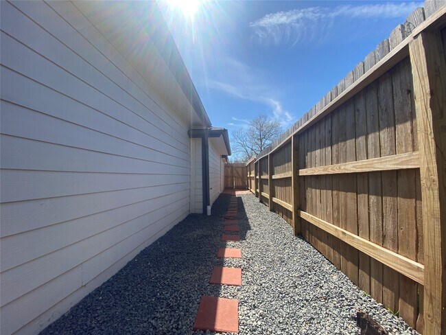 Building Photo - 4963 Culmore Dr