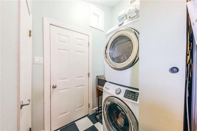 Building Photo - 3305 Larry Ln