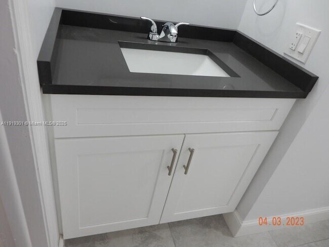 Building Photo - 400 N Surf Rd