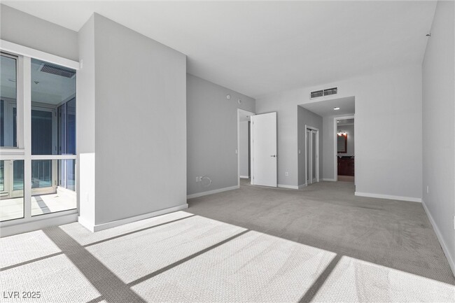 Building Photo - 4525 Dean Martin Dr