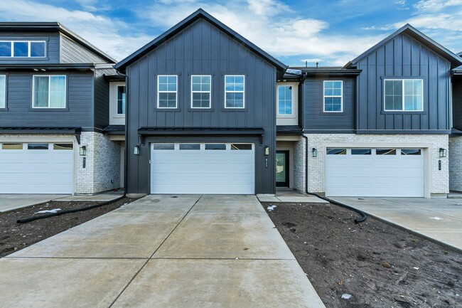 Building Photo - 825 W 700 S