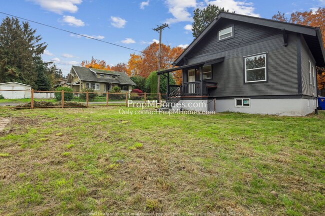 Building Photo - 4704 NE 95th Ave