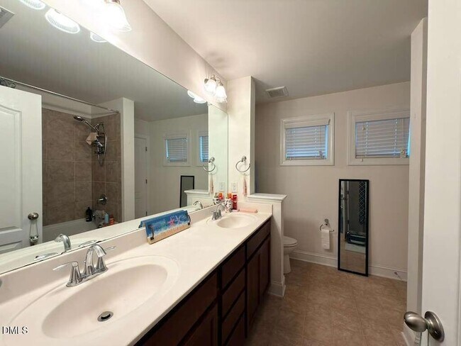 Building Photo - 735 Lampwick Ln