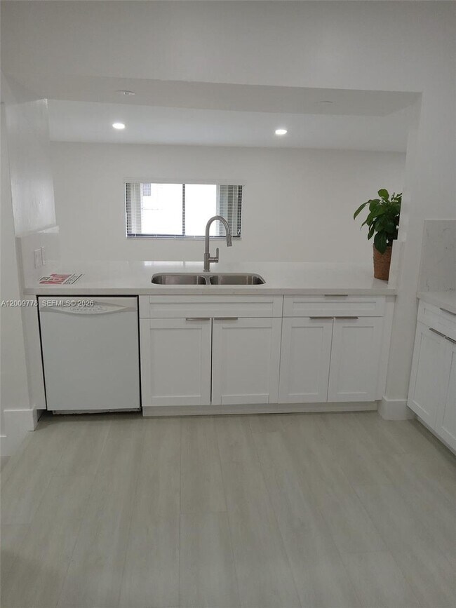 Building Photo - 7440 SW 105th Pl
