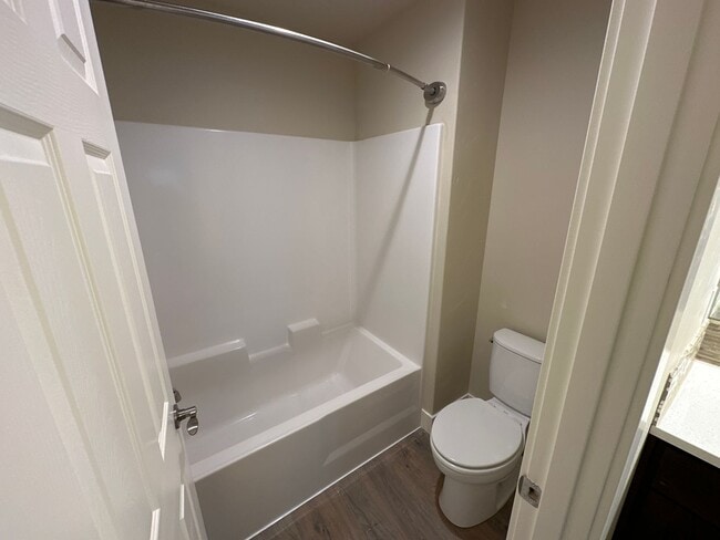 Building Photo - Newer SE Bend House w/A/C, 3 Bdrms, 2.5 Baths, 2160 Sq Ft, EVO OUTLET, Access to Pool, Dbl Garage