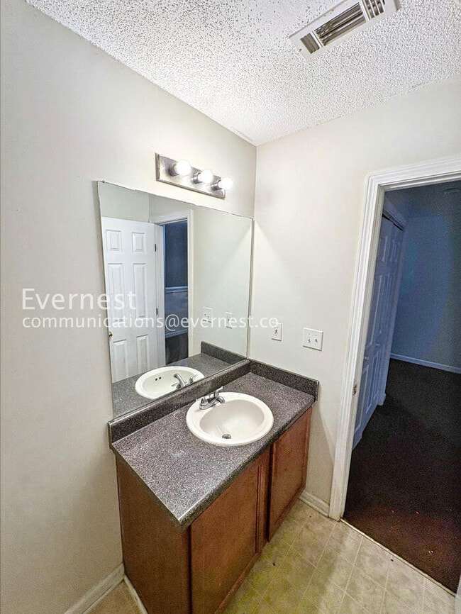 Building Photo - PROMO: Enjoy your 2nd month rent-free rent when you sign the lease today! 3 Bed, 2.5 Bath Home wi...