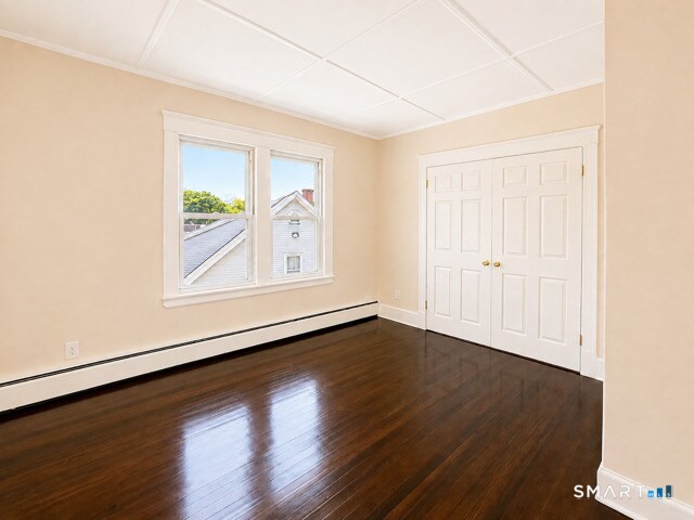 Building Photo - 302 Lakeview Ave
