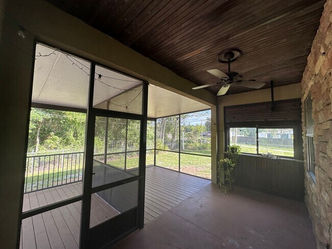 Building Photo - ***Spacious Country Living with Modern Com...