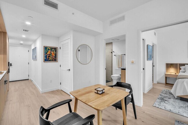 Building Photo - 225 N Miami Ave