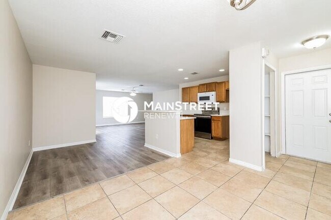 Building Photo - 3 Bedroom Pet-Friendly Home in Kissimmee, FL with Main Street Renewal