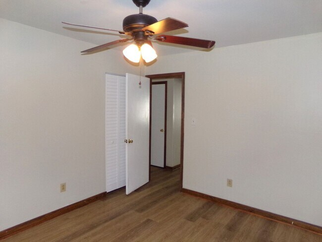 Building Photo - Charming Duplex in Havelock